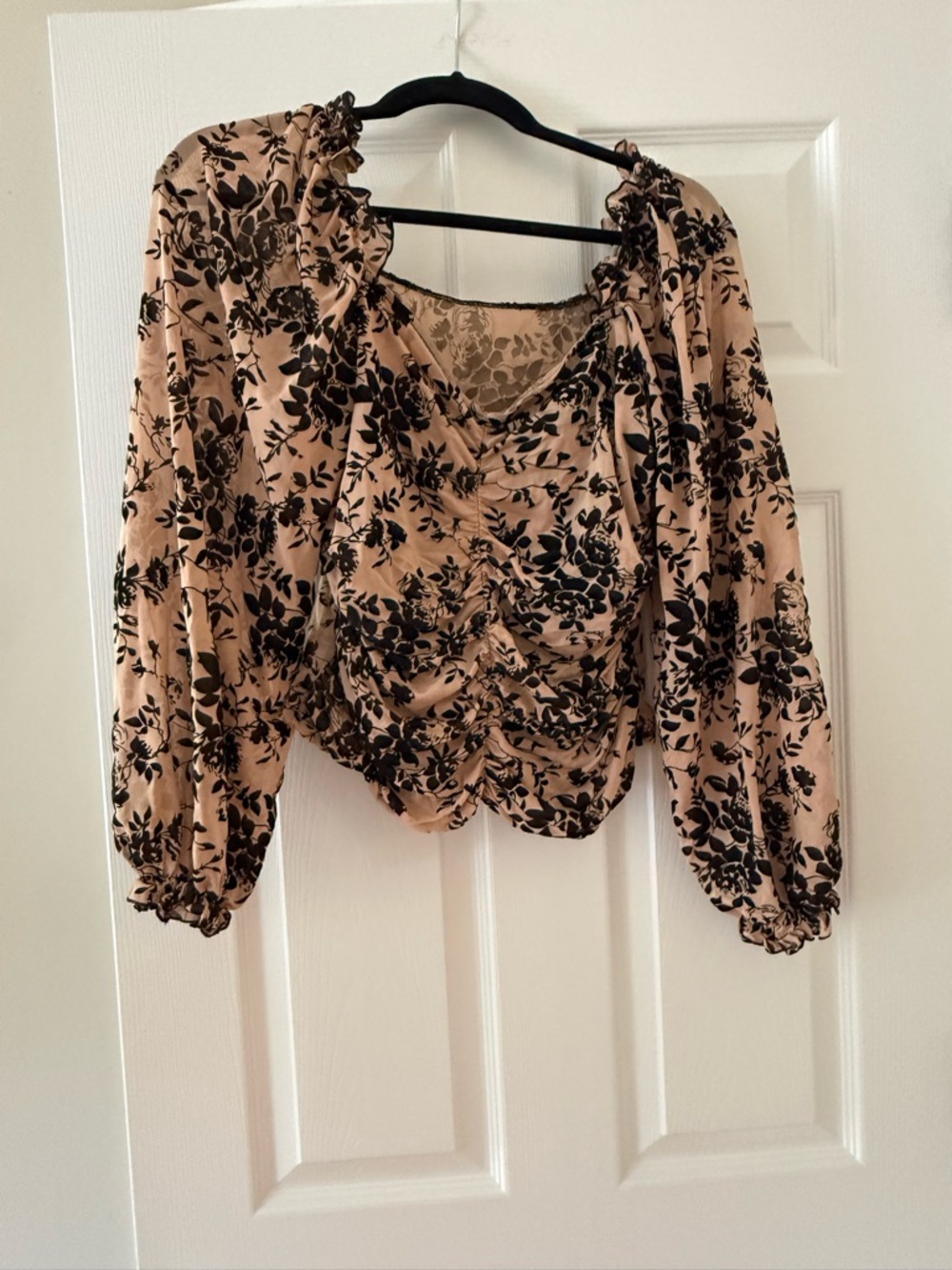 Floral Ruched Puff-Sleeve Blouse ** Bundle 5+ items and name your offer!!! 💖💞